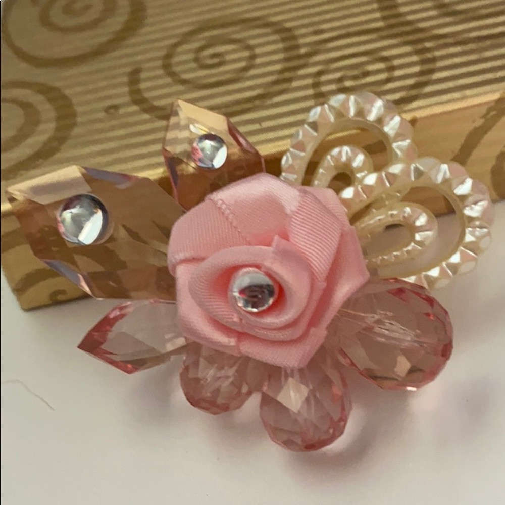 💥HP 💥 Vintage Flower Earrings